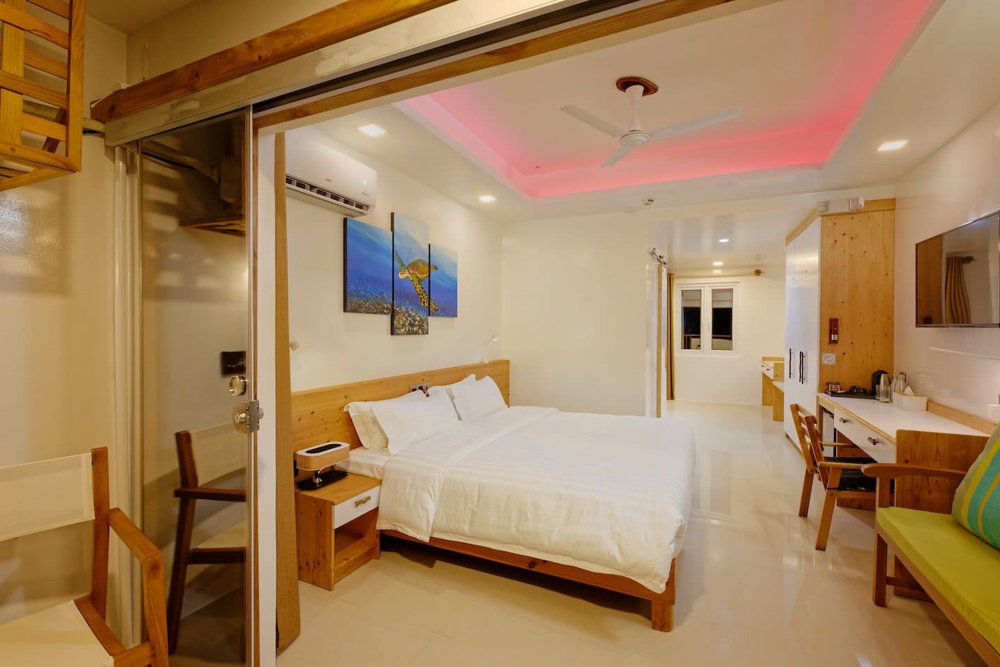Fulidhoo Dive Week: 7 nights with 10 dives each and speedboat transfers